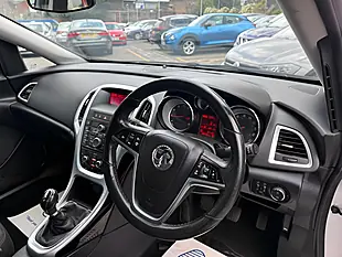 Used 2015 Vauxhall Astra Sri Silver - Interior and Exterior details 10