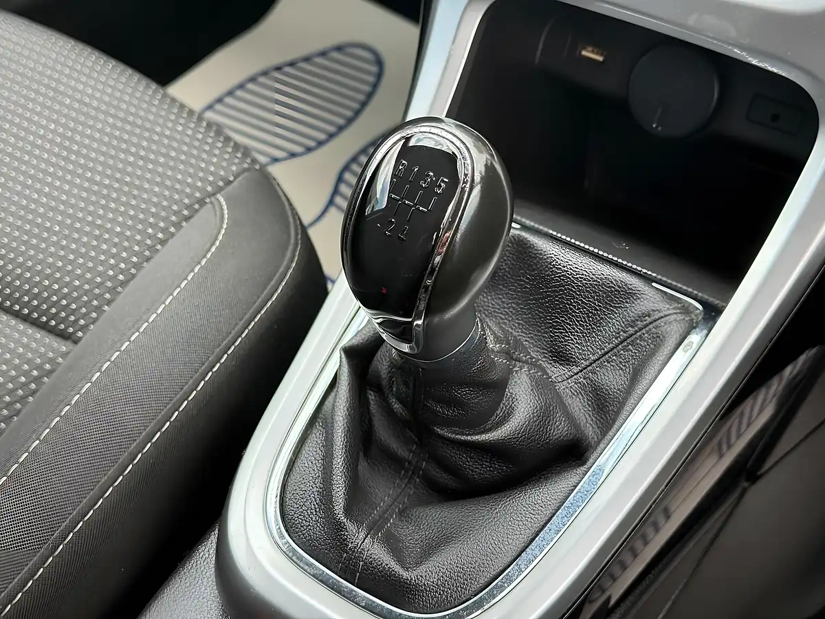 Used 2015 Vauxhall Astra Sri Silver - Interior and Exterior details 11