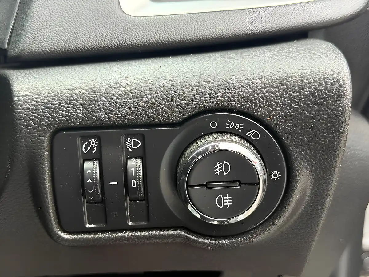 Used 2015 Vauxhall Astra Sri Silver - Interior and Exterior details 14