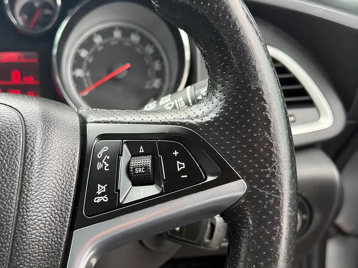 Used 2015 Vauxhall Astra Sri Silver - Interior and Exterior details 15
