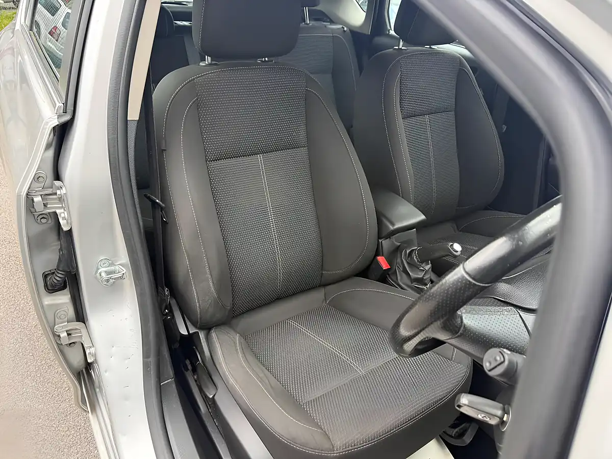 Used 2015 Vauxhall Astra Sri Silver - Interior and Exterior details 19