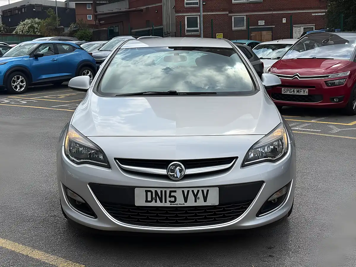 Used 2015 Vauxhall Astra Sri Silver - Interior and Exterior details 2