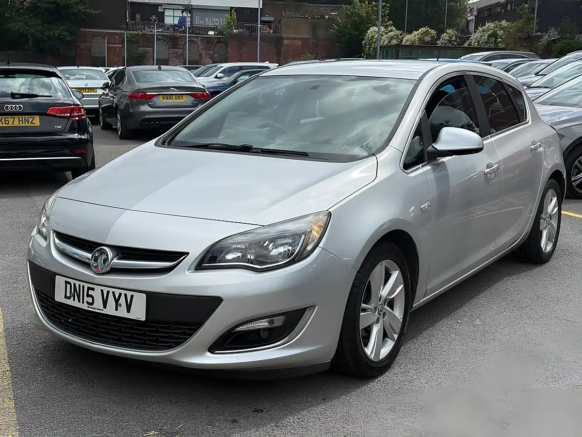 Used 2015 Vauxhall Astra Sri Silver - Interior and Exterior details 3