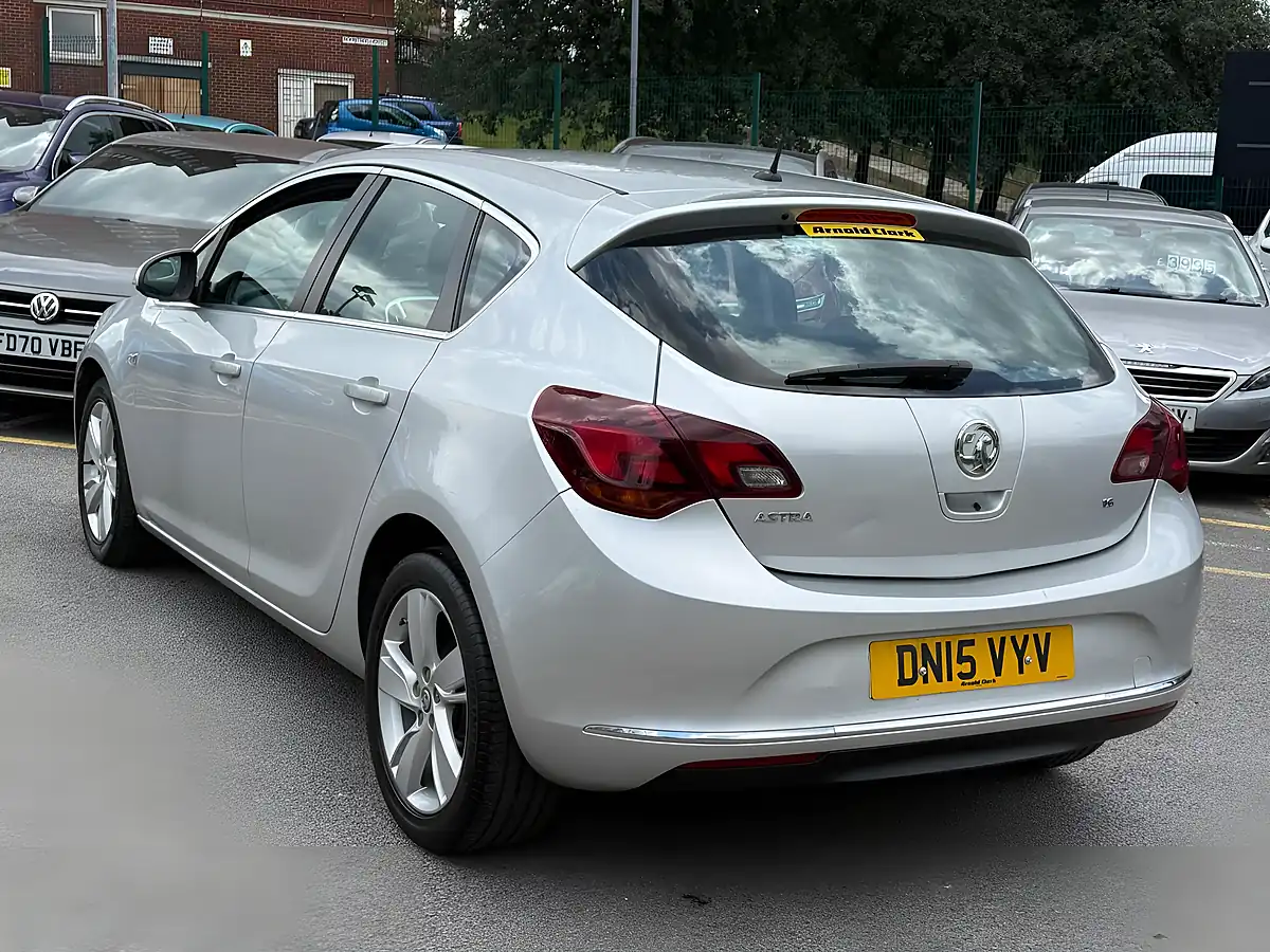 Used 2015 Vauxhall Astra Sri Silver - Interior and Exterior details 4