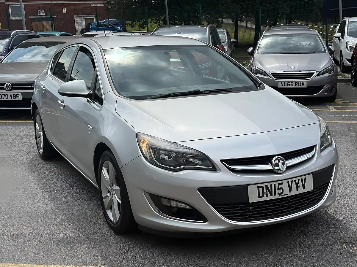 Used 2015 Vauxhall Astra Sri Silver - Interior and Exterior details 5