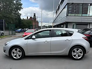 Used 2015 Vauxhall Astra Sri Silver - Interior and Exterior details 6