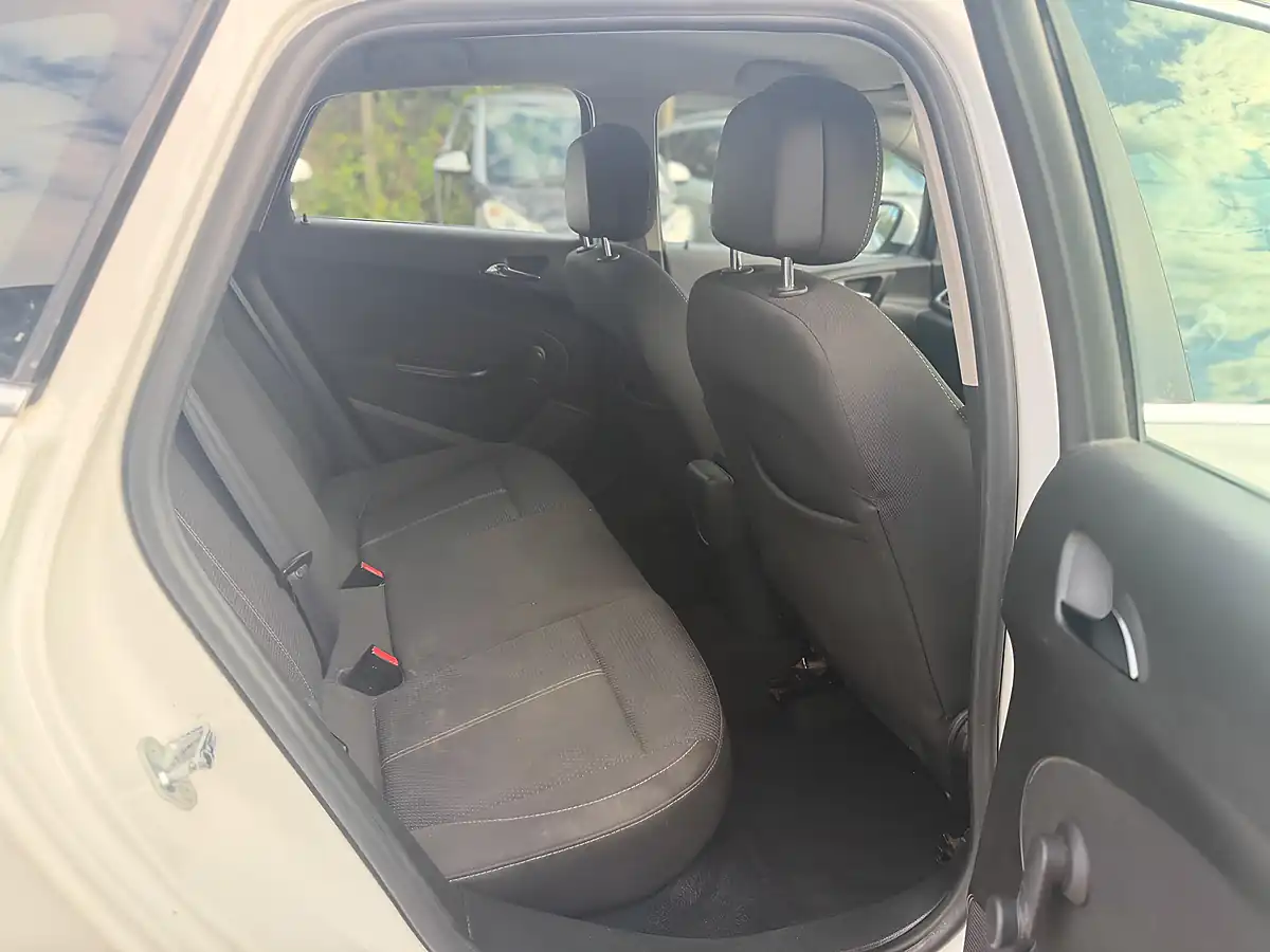 Used 2015 Vauxhall Astra Sri White - Interior and Exterior details 11