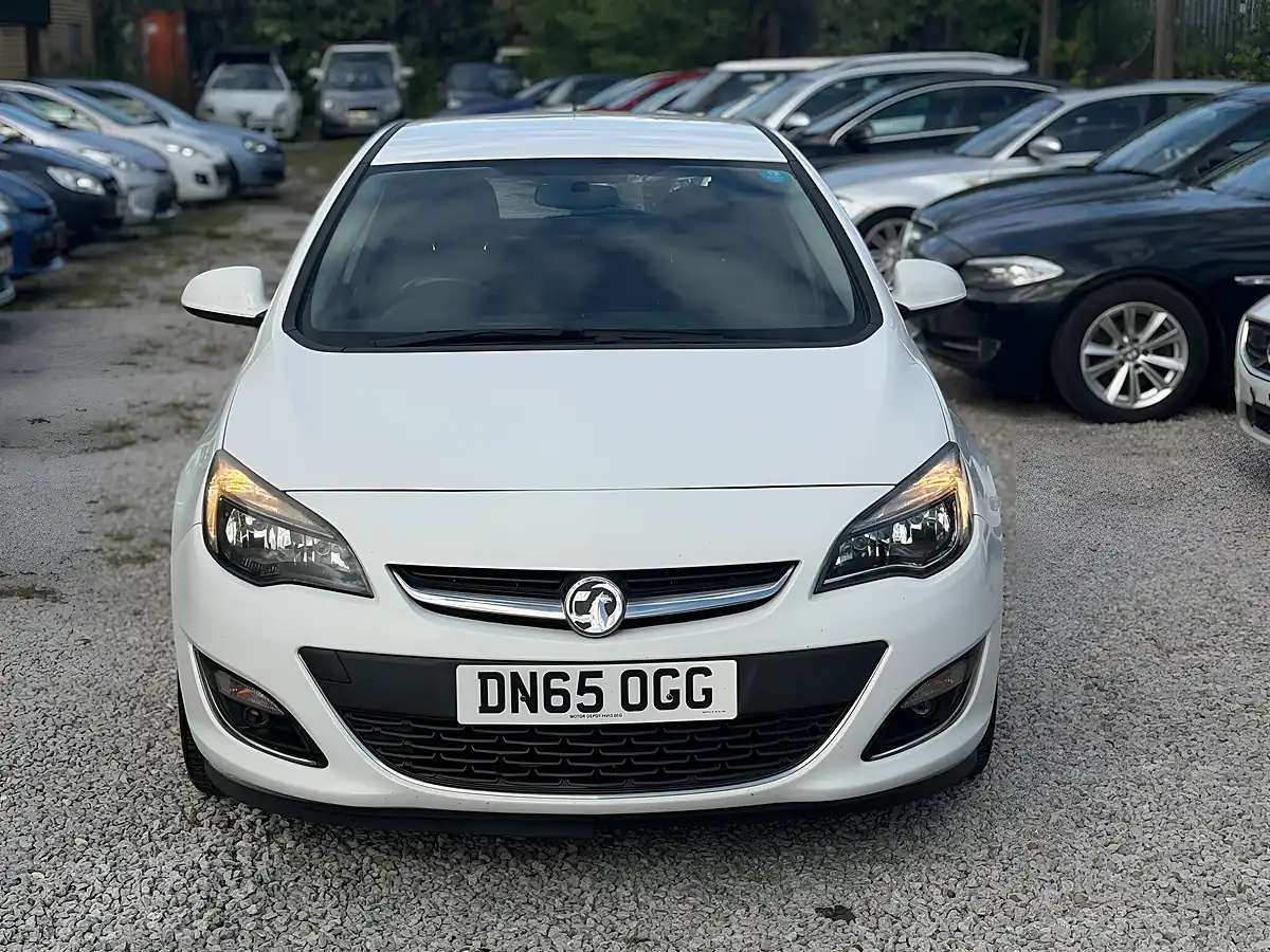 Used 2015 Vauxhall Astra Sri White - Interior and Exterior details 2
