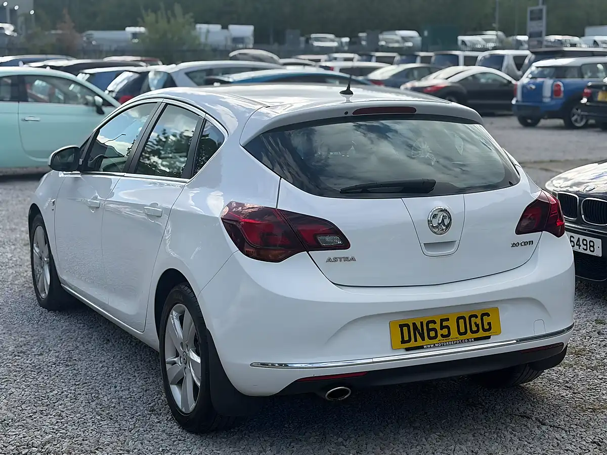 Used 2015 Vauxhall Astra Sri White - Interior and Exterior details 4
