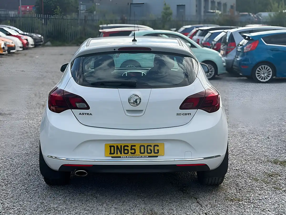 Used 2015 Vauxhall Astra Sri White - Interior and Exterior details 5