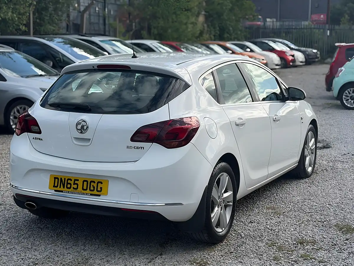 Used 2015 Vauxhall Astra Sri White - Interior and Exterior details 6
