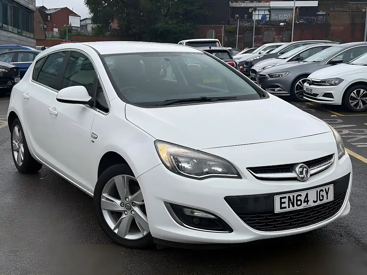Used 2015 Vauxhall Astra Sri White - Front View