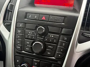 Used 2015 Vauxhall Astra Sri White - Interior and Exterior details 15
