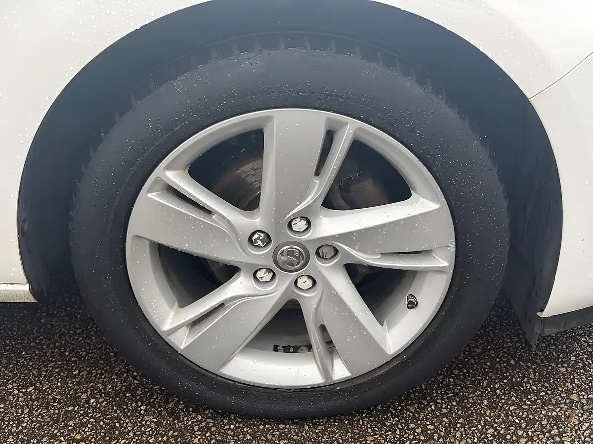 Used 2015 Vauxhall Astra Sri White - Interior and Exterior details 16