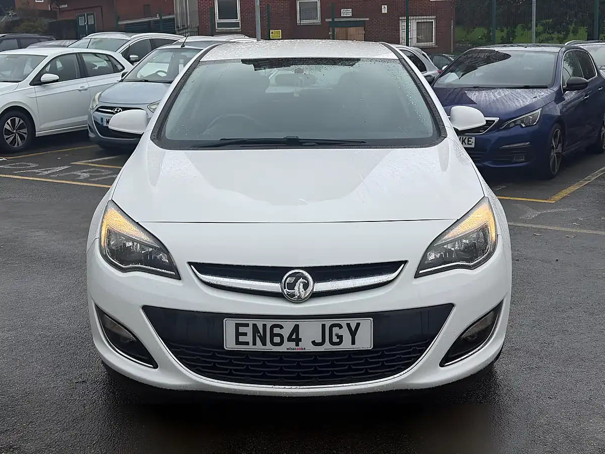 Used 2015 Vauxhall Astra Sri White - Interior and Exterior details 2