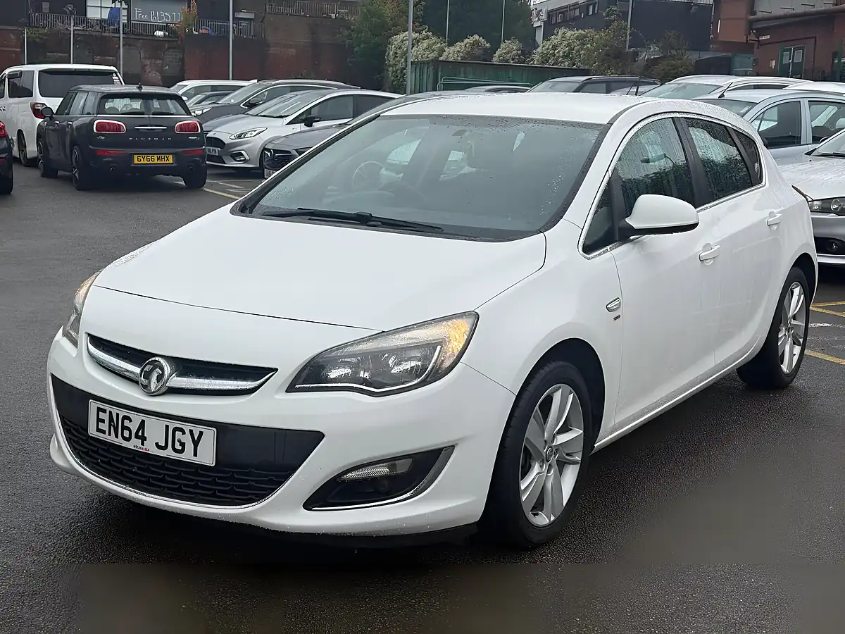 Used 2015 Vauxhall Astra Sri White - Interior and Exterior details 3