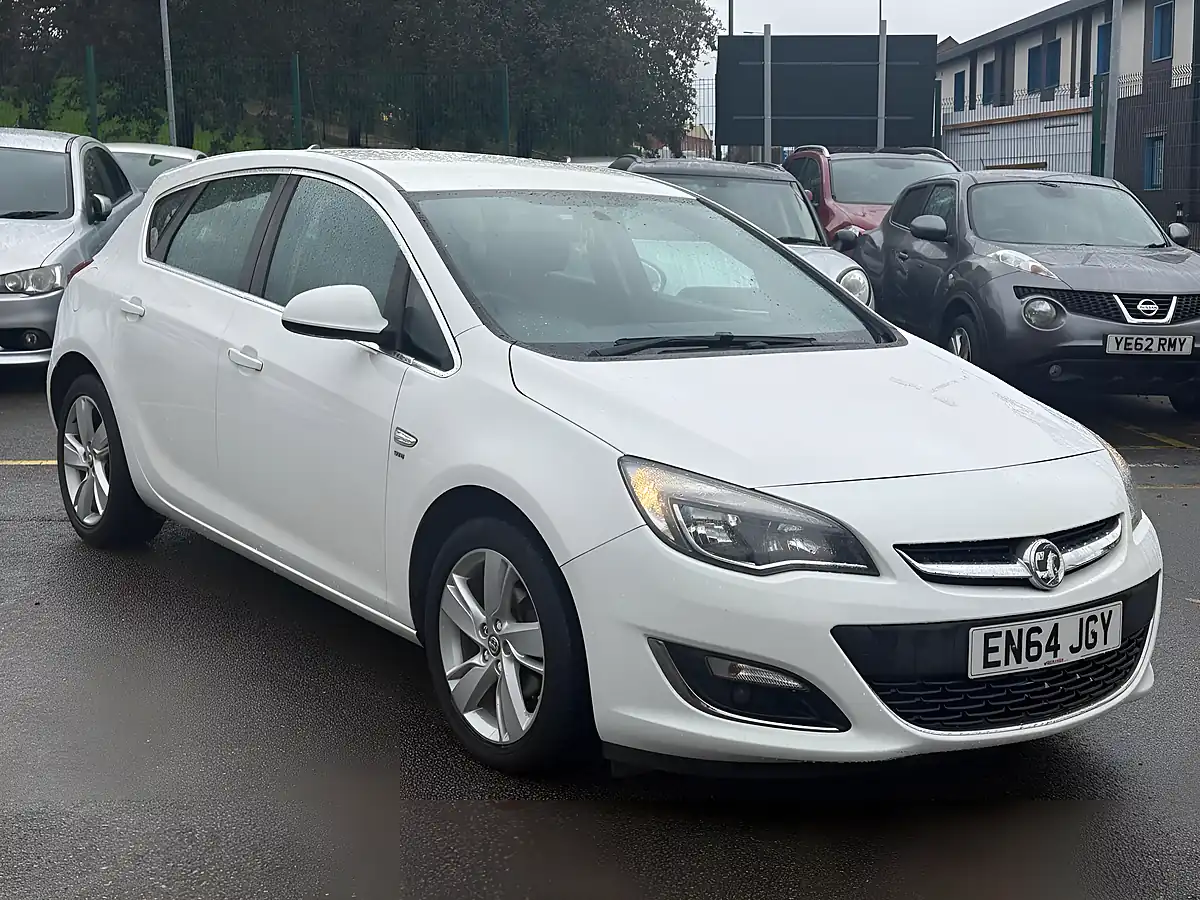 Used 2015 Vauxhall Astra Sri White - Interior and Exterior details 5