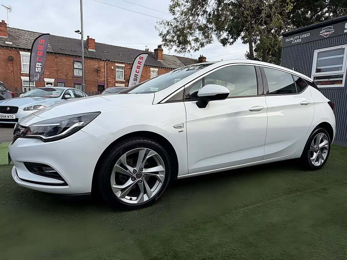 Used 2015 Vauxhall Astra Sri White - Interior and Exterior details 10