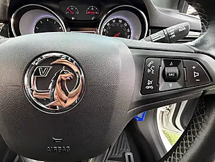 Used 2015 Vauxhall Astra Sri White - Interior and Exterior details 12