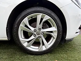 Used 2015 Vauxhall Astra Sri White - Interior and Exterior details 19