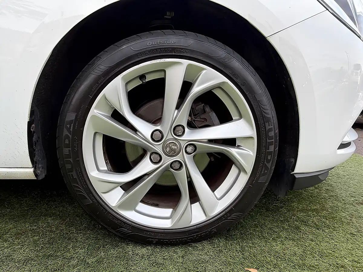 Used 2015 Vauxhall Astra Sri White - Interior and Exterior details 19
