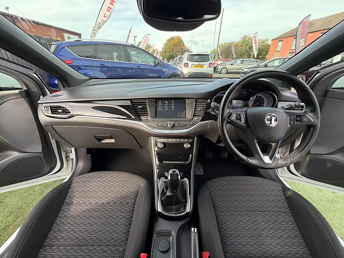 Used 2015 Vauxhall Astra Sri White - Interior and Exterior details 2