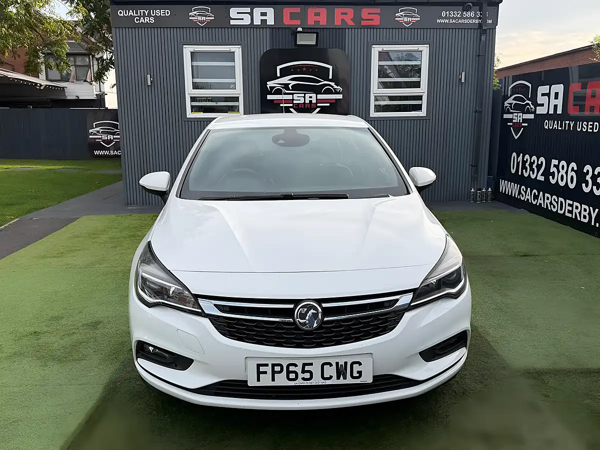 Used 2015 Vauxhall Astra Sri White - Interior and Exterior details 6