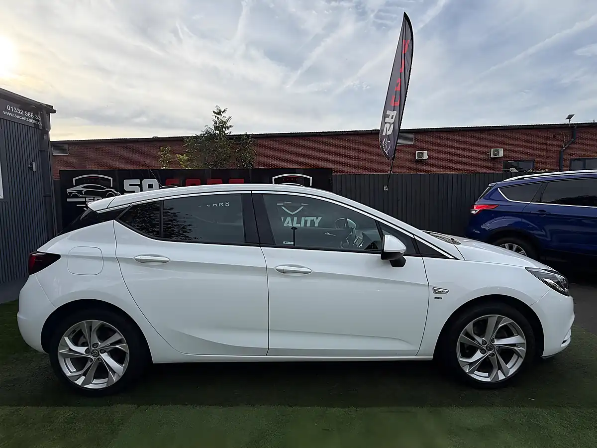 Used 2015 Vauxhall Astra Sri White - Interior and Exterior details 7