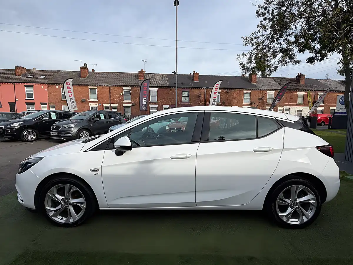 Used 2015 Vauxhall Astra Sri White - Interior and Exterior details 8