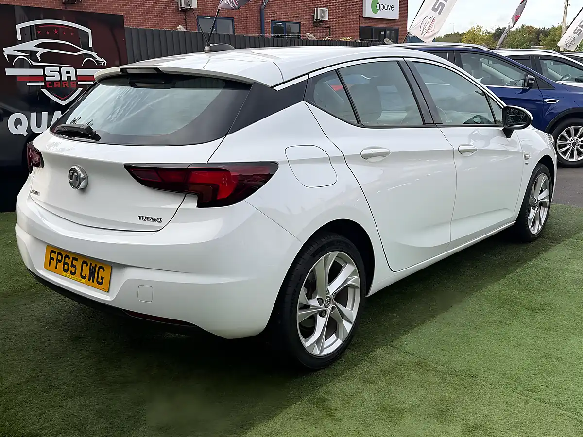 Used 2015 Vauxhall Astra Sri White - Interior and Exterior details 9