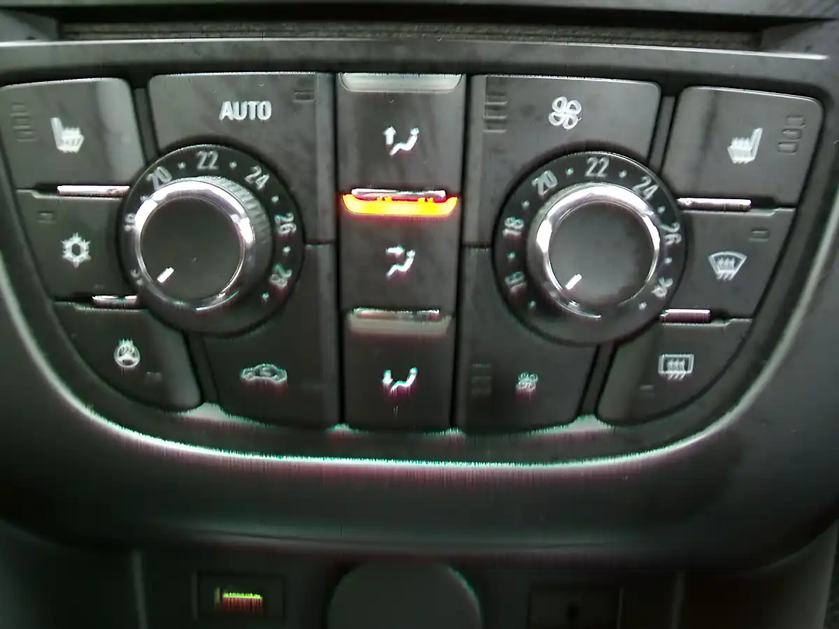 Used 2015 Vauxhall Cascada Elite Black - Interior and Exterior details 20