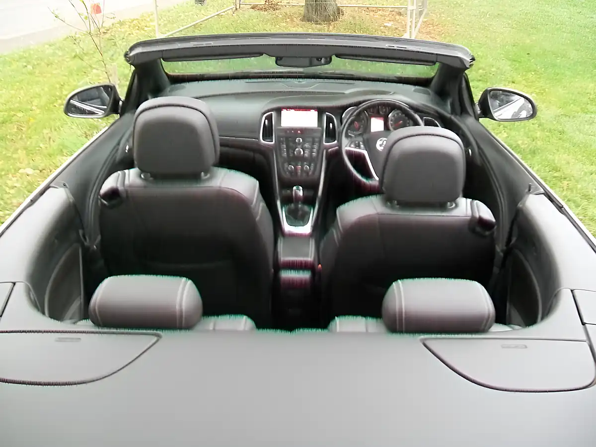 Used 2015 Vauxhall Cascada Elite Black - Interior and Exterior details 3