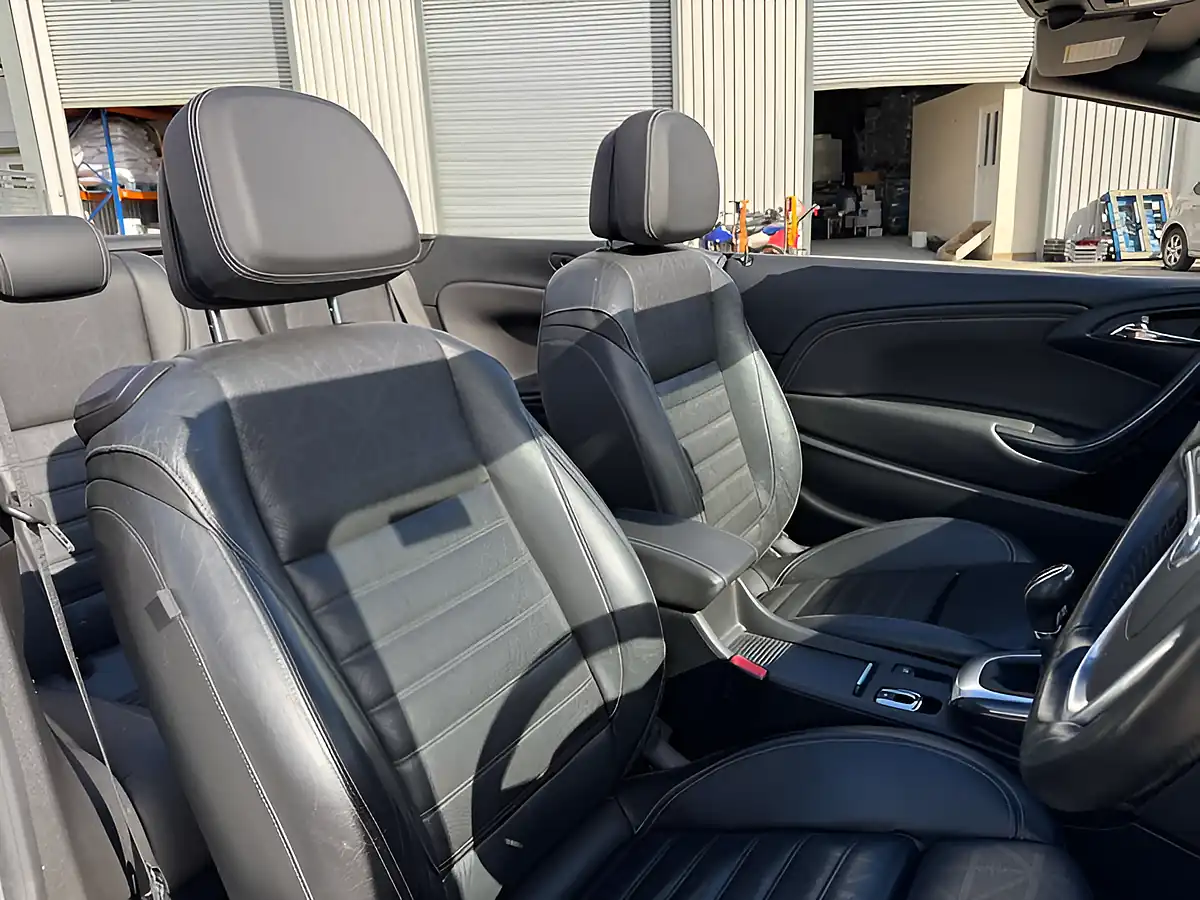 Used 2015 Vauxhall Cascada Elite S/S Summit White - Interior and Exterior details 10