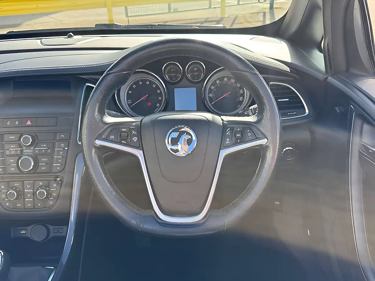 Used 2015 Vauxhall Cascada Elite S/S Summit White - Interior and Exterior details 13