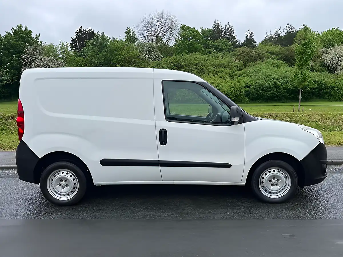 Used 2015 Vauxhall Combo Ecoflex White - Front View