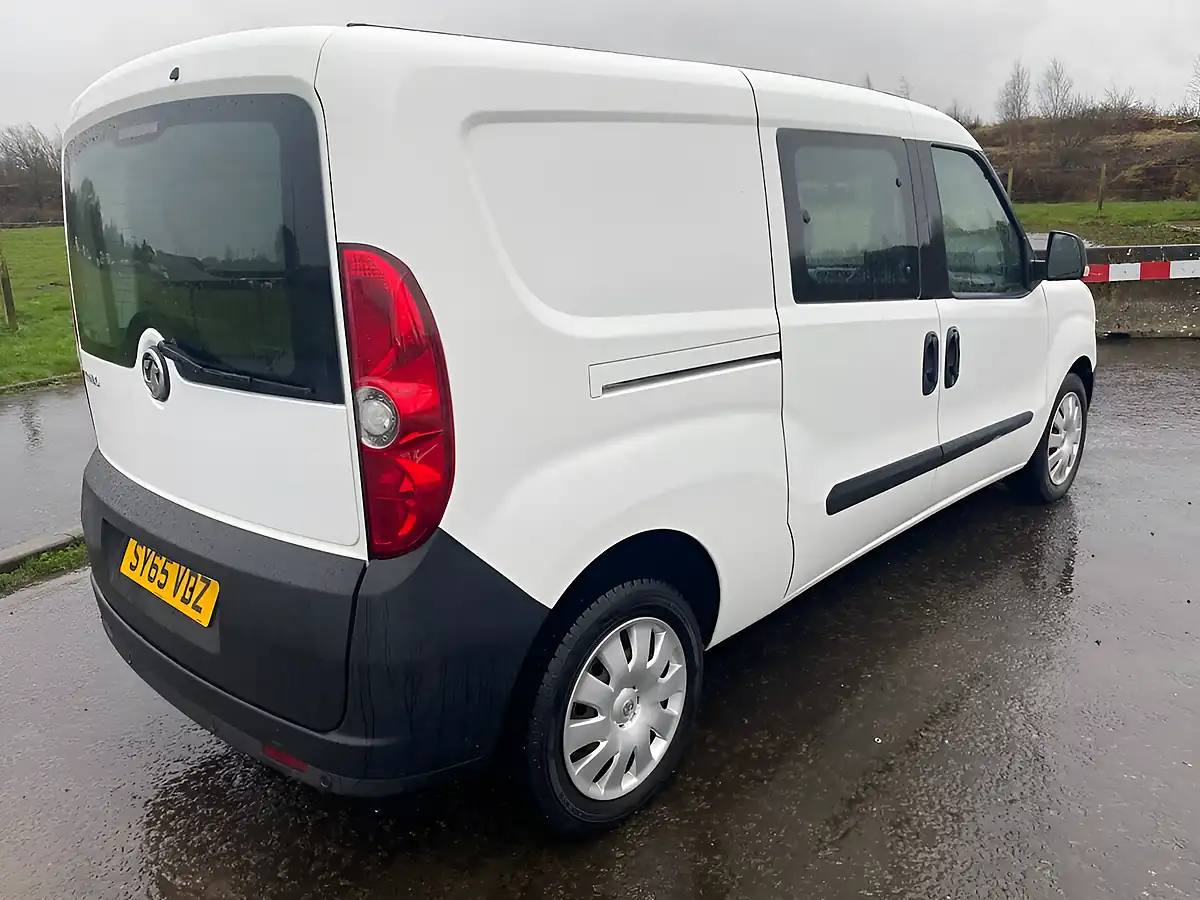 Used 2015 Vauxhall Combo Lwb Combi White - Interior and Exterior details 3