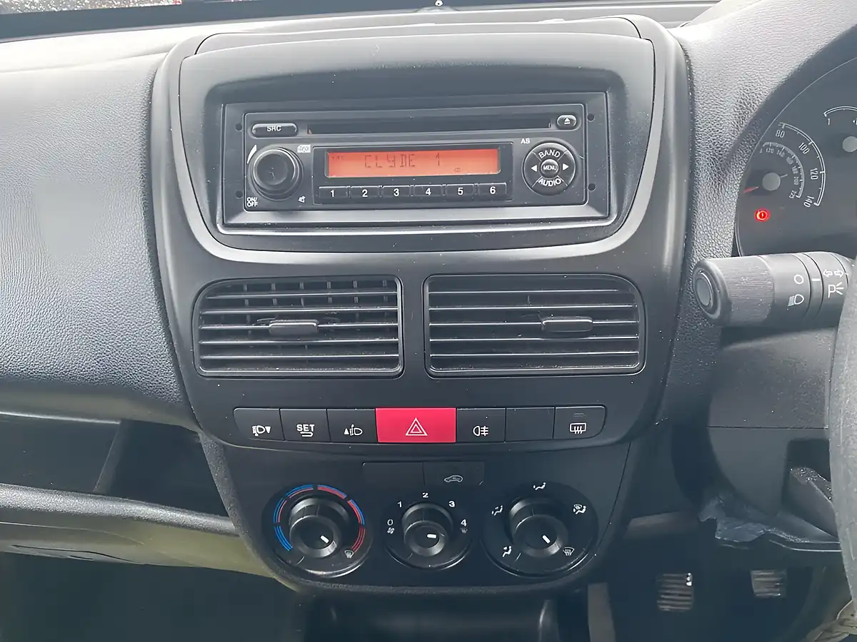 Used 2015 Vauxhall Combo Lwb Combi White - Interior and Exterior details 5