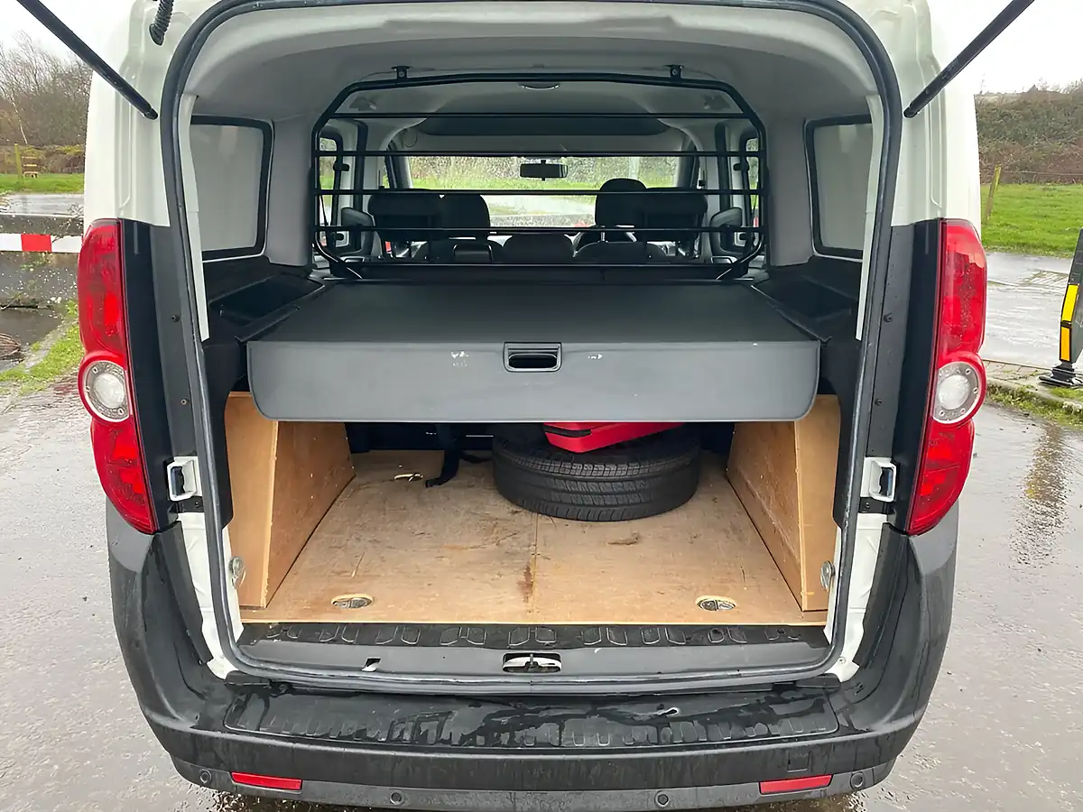 Used 2015 Vauxhall Combo Lwb Combi White - Interior and Exterior details 8