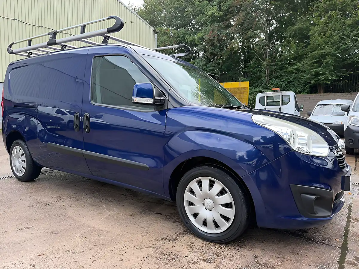 Used 2015 Vauxhall Combo Sportive Blue - Interior and Exterior details 2