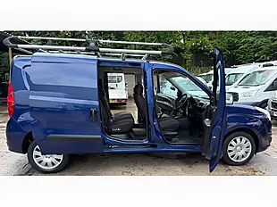 Used 2015 Vauxhall Combo Sportive Blue - Interior and Exterior details 5
