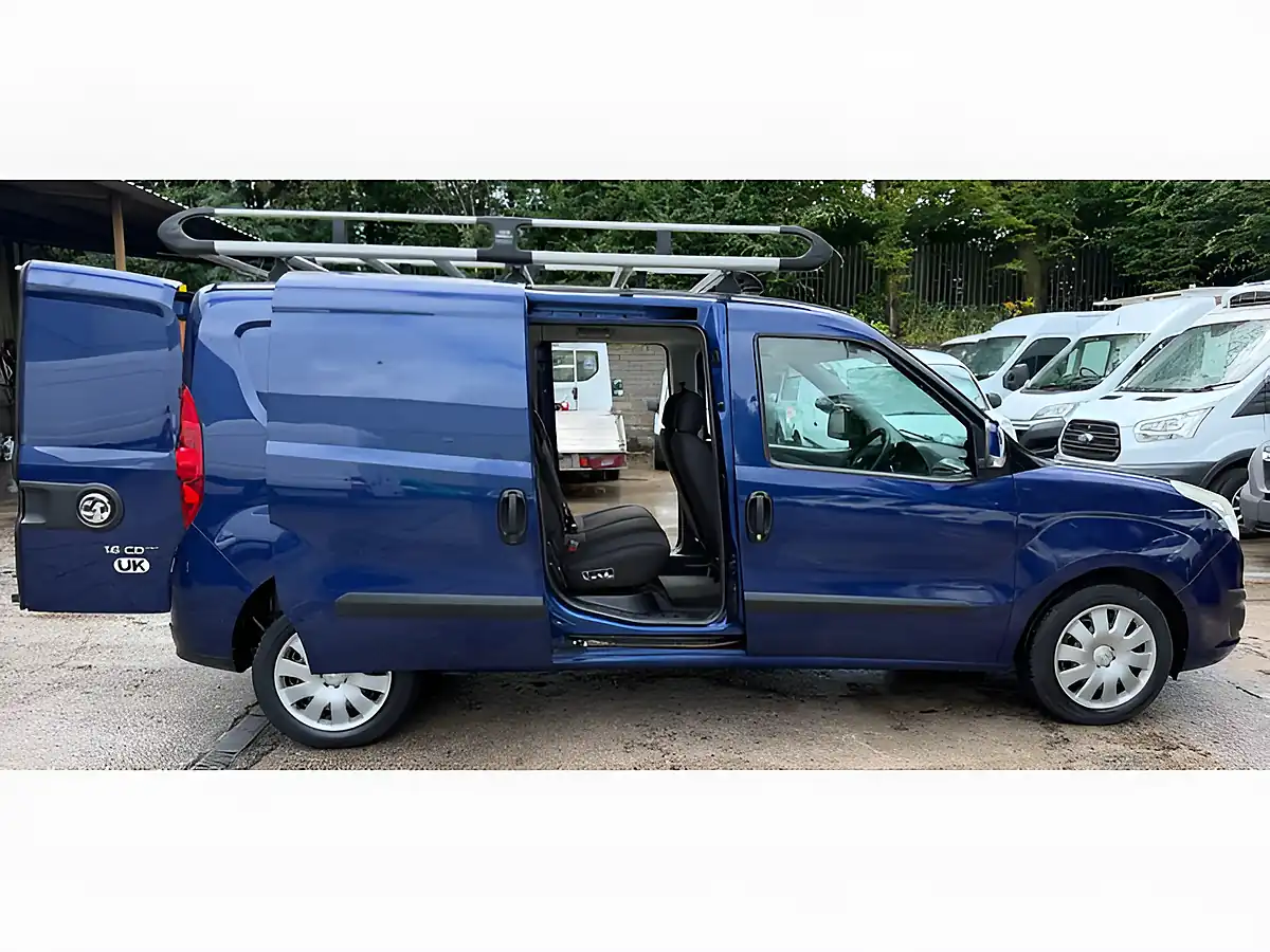 Used 2015 Vauxhall Combo Sportive Blue - Interior and Exterior details 7