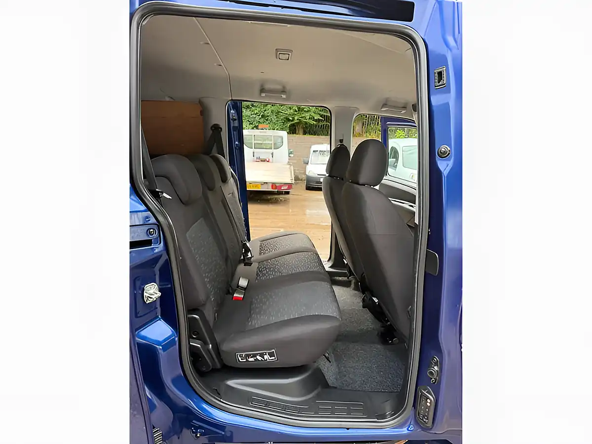 Used 2015 Vauxhall Combo Sportive Blue - Interior and Exterior details 8