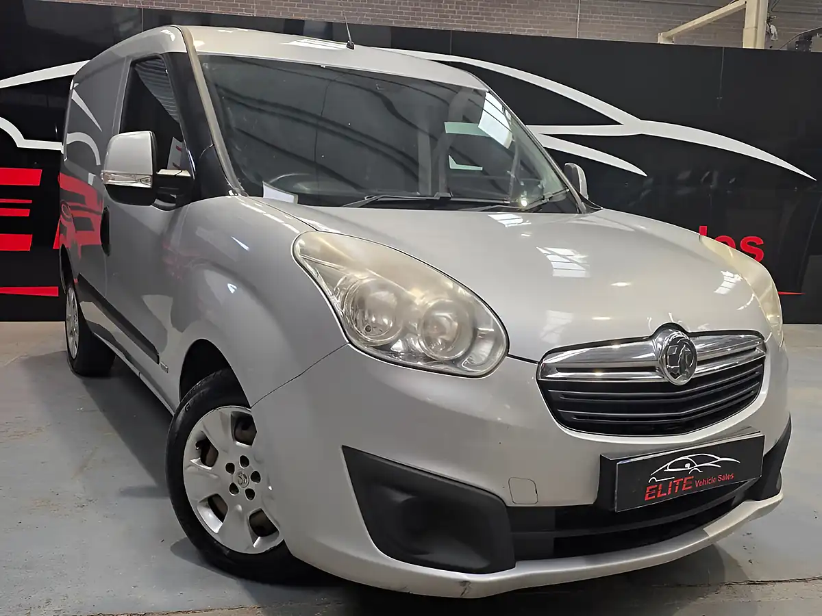 Used 2015 Vauxhall Combo Sportive Silver - Front View