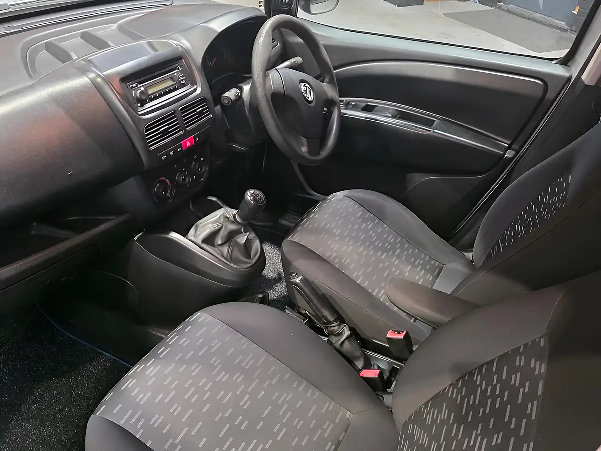 Used 2015 Vauxhall Combo Sportive Silver - Interior and Exterior details 15