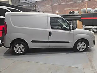 Used 2015 Vauxhall Combo Sportive Silver - Interior and Exterior details 3