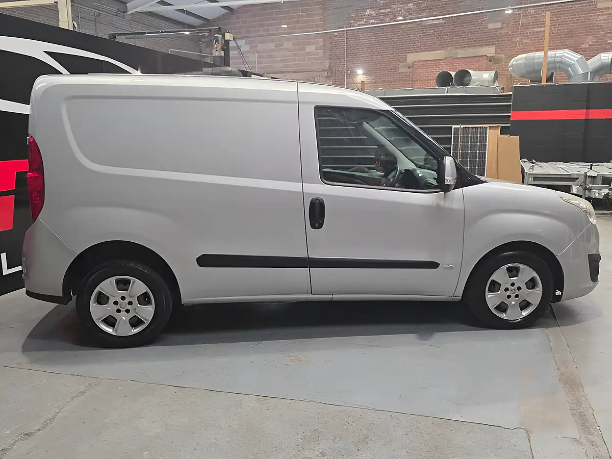 Used 2015 Vauxhall Combo Sportive Silver - Interior and Exterior details 3