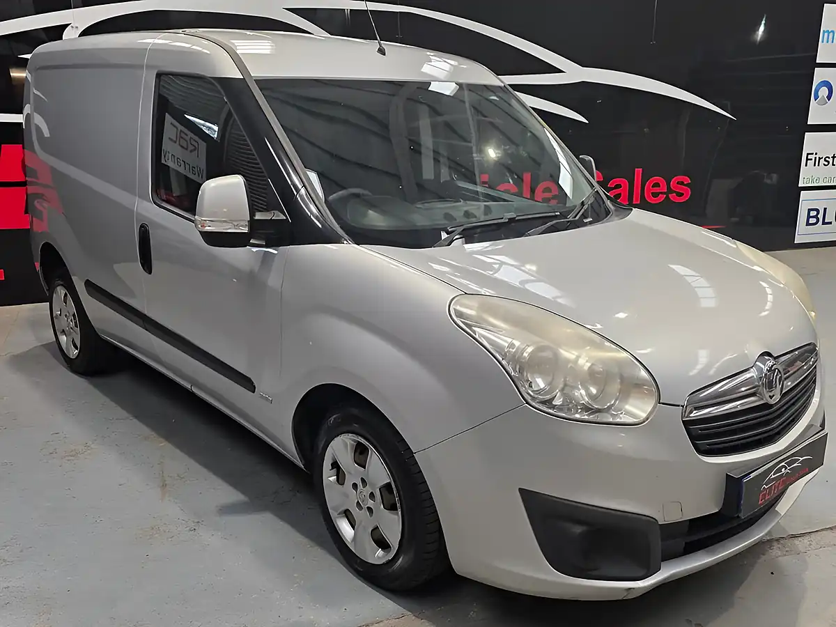 Used 2015 Vauxhall Combo Sportive Silver - Interior and Exterior details 4