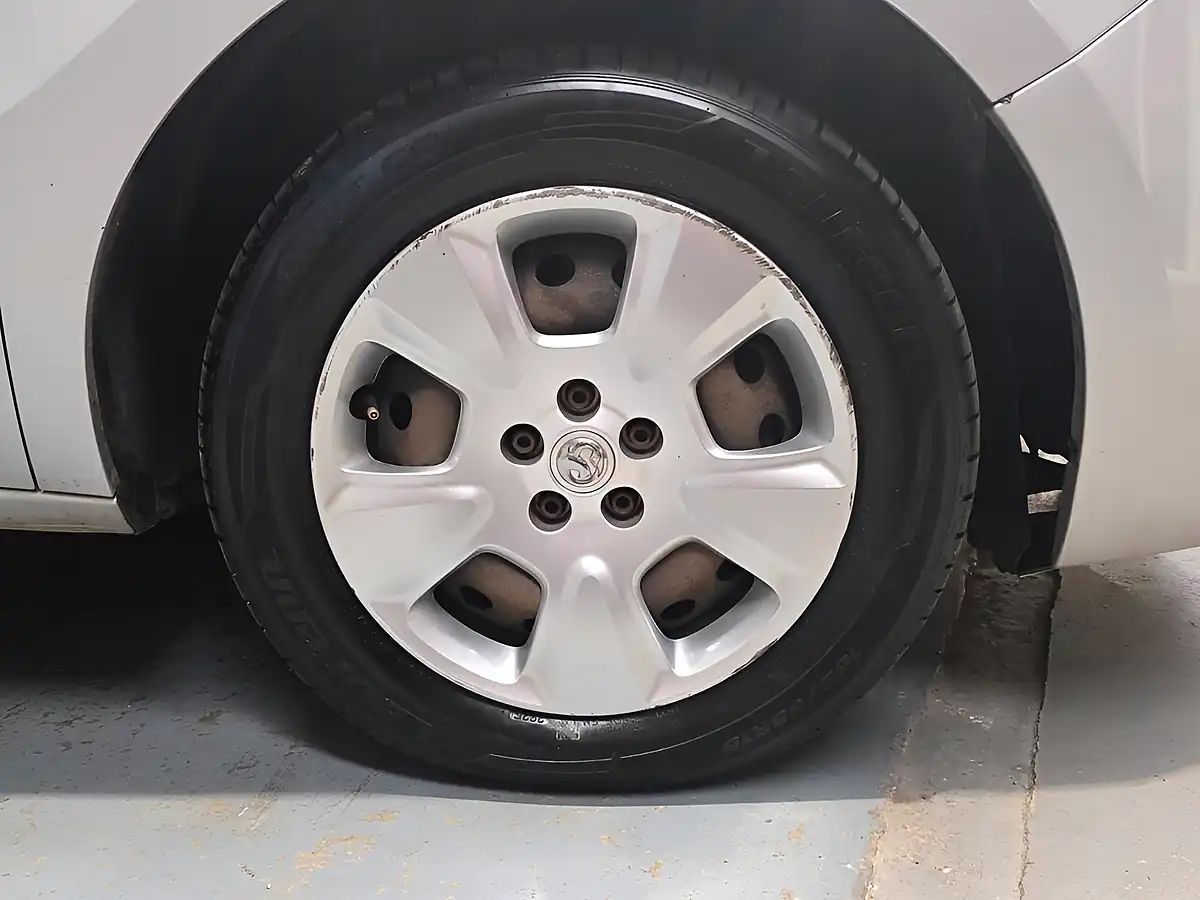 Used 2015 Vauxhall Combo Sportive Silver - Interior and Exterior details 5