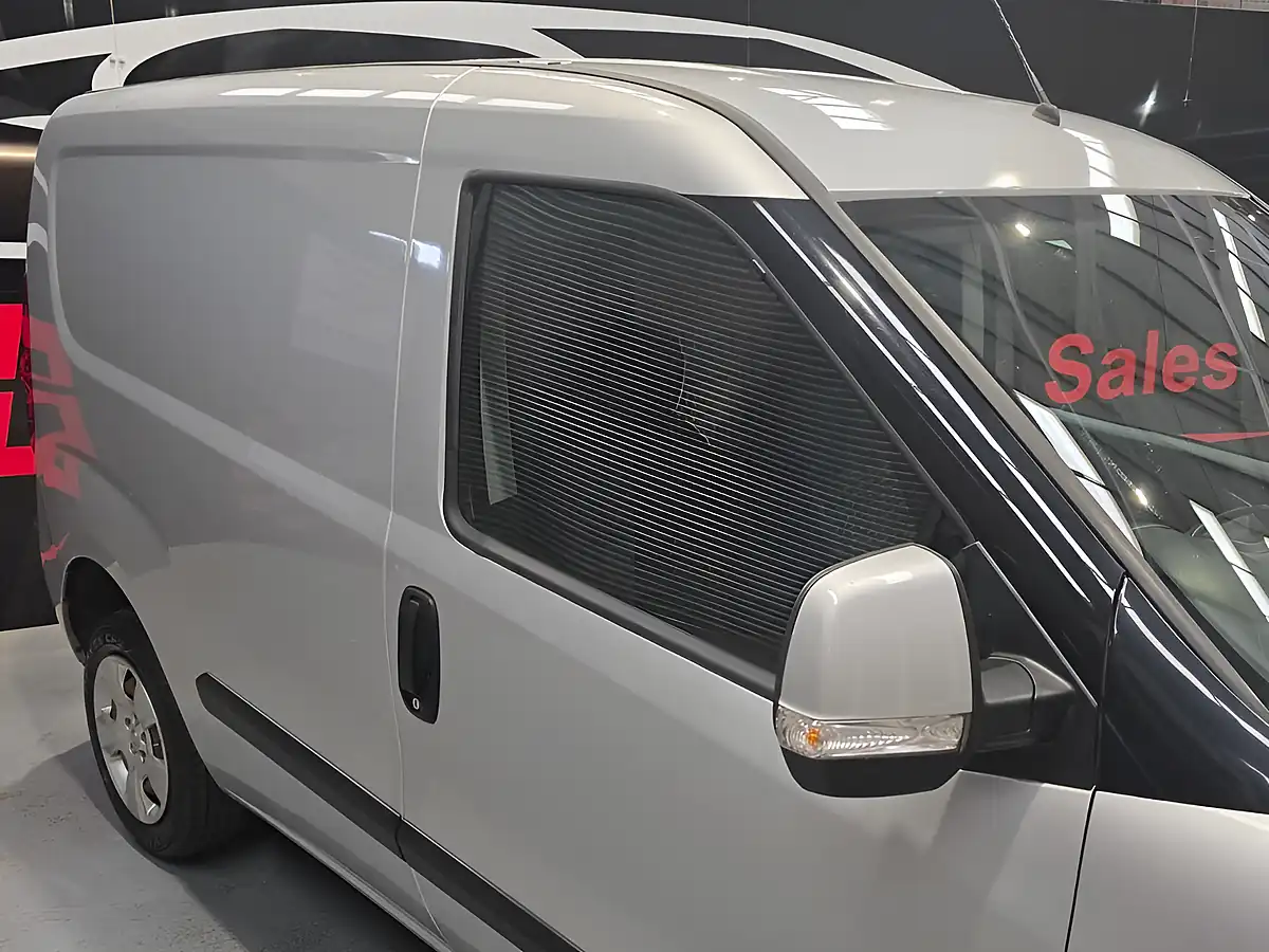 Used 2015 Vauxhall Combo Sportive Silver - Interior and Exterior details 6
