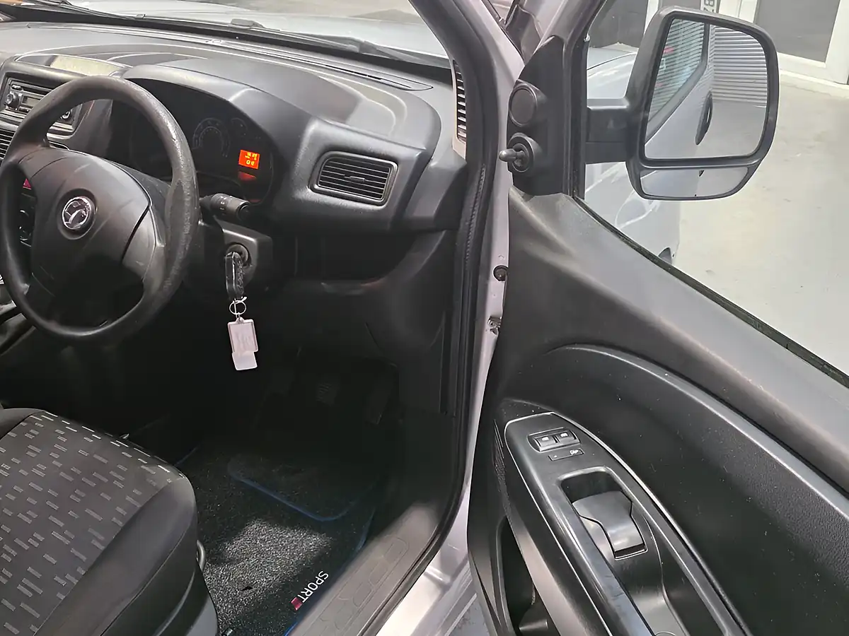 Used 2015 Vauxhall Combo Sportive Silver - Interior and Exterior details 9